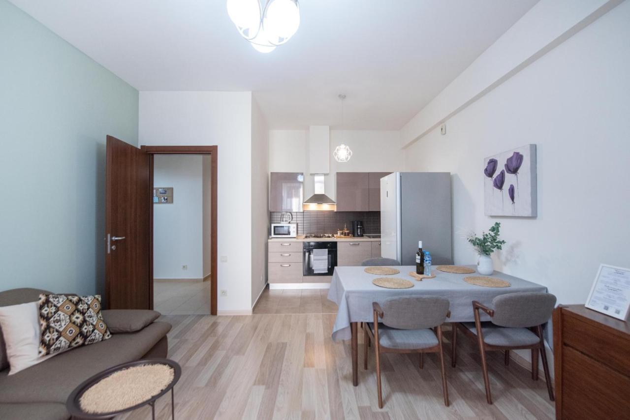 Gg Home - Cozy 2-Bedroom Apartment On Givi Kartozia 트빌리시 외부 사진
